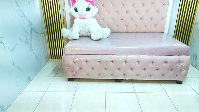 Zarah_s' Live Chat Room
