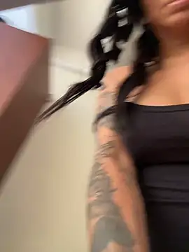 חדר צ'אט בשידור חי של maaddyXXX