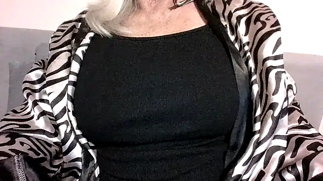 Busty-Milf-Miaa Live Chatraum