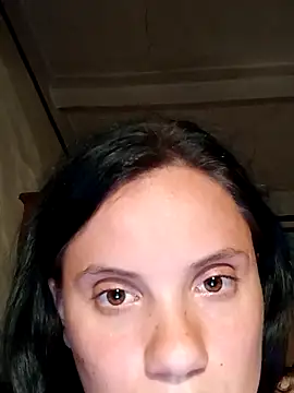 adrienn01 – live chatrum