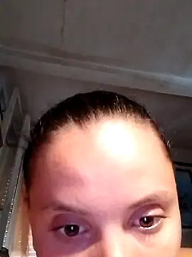 Sala de chat en directo de adrienn01