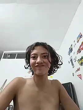 shantallmendy Adlı Modelin Canlı Sohbet Odası