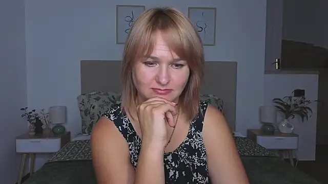 Seks show uživo modela Your_Mashaa na kameri