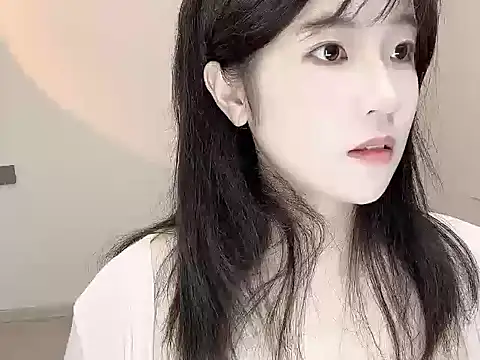 YIYI_0102's Live Chat Room