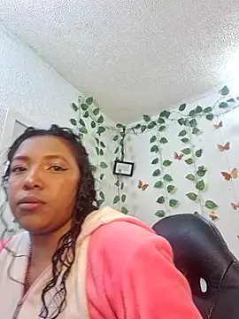 Emily_th Adlı Modelin Canlı Sohbet Odası