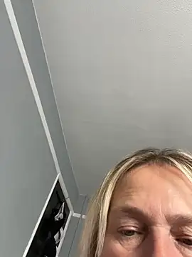 Živá chatovací místnost Blondnboujee53