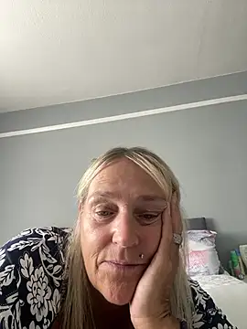 Blondnboujee53 লাইভ চ্যাট রুম