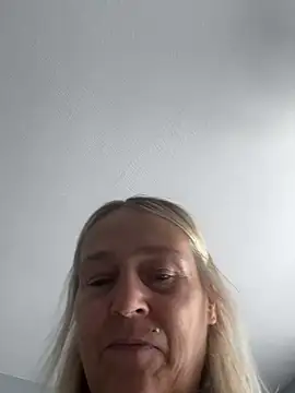 Blondnboujee53 লাইভ চ্যাট রুম