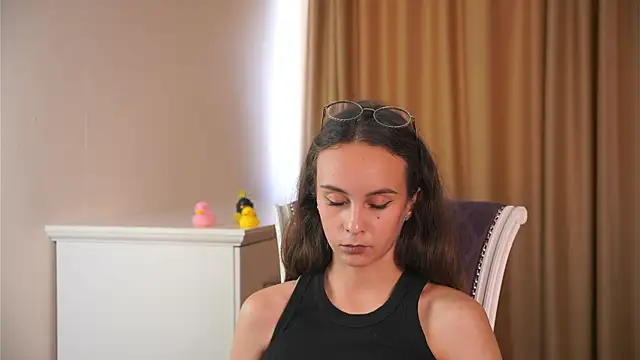 Živá chatovací místnost LucretiaCoupland