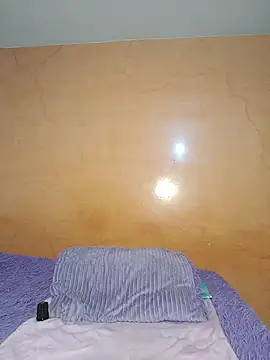 חדר צ'אט בשידור חי של Mia_Laurenttt