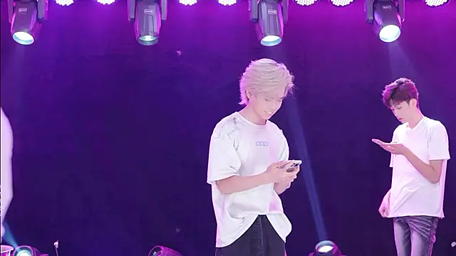 AOA-KOI02 Live seks camshow