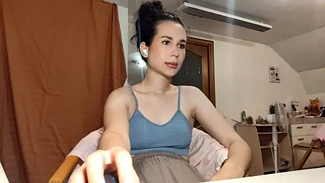 HazyLoom Adlı Modelin Canlı Sohbet Odası