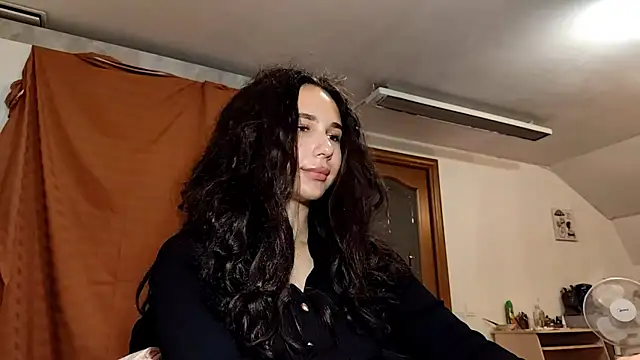 HazyLoom Adlı Modelin Canlı Sohbet Odası