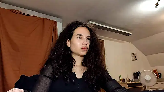HazyLoom élő chatszobája
