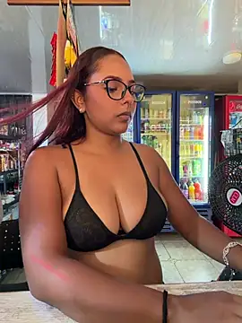 Cherry_rousse Adlı Modelin Canlı Sohbet Odası