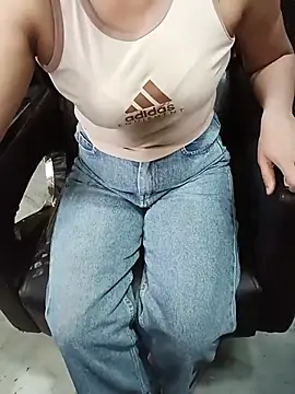 Chat soba uživo modela Aashvi_malhotra