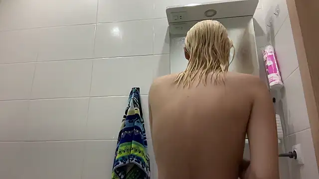 Viola-Whisper's Webcam Show