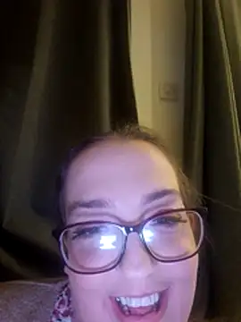 Elegant-Faye36 Live Chatraum