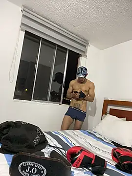 Pokazy przed kamerką – Taylor_DiamondBoy