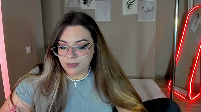 دردشة MiraTorson الجنسية المباشرة