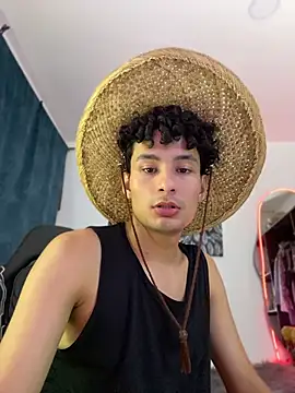 Pokazy przed kamerką – sexy_mateo_