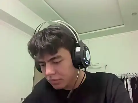 Show modela Tommy73146 na web-kameri