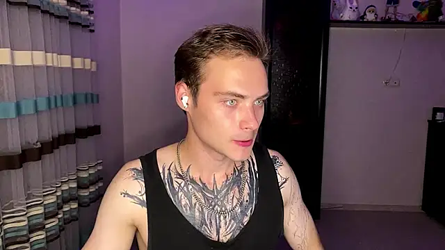 Show modela ErnestTarlet na web-kameri