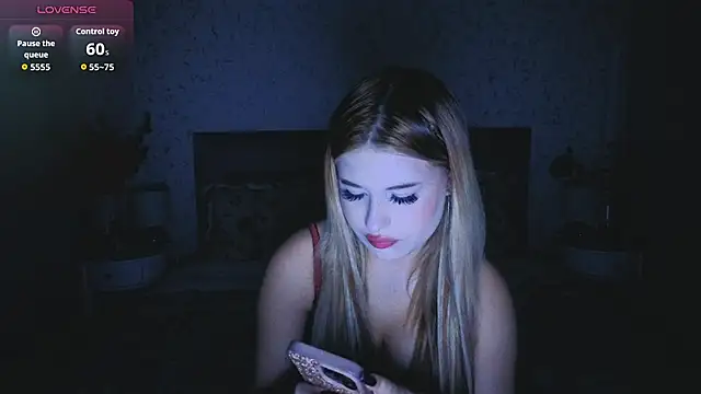 Kitty_m1la Adlı Modelin Canlı XXX Sohbeti