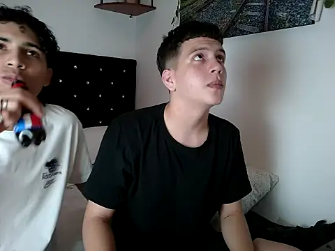 הופעת וובקאם של Twink_Dennis