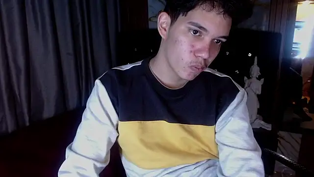 Show modela haku_nayro na web-kameri