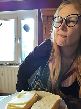 SweetGermanGoddess' Webcam Show