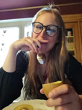 SweetGermanGoddess' Webcam Show
