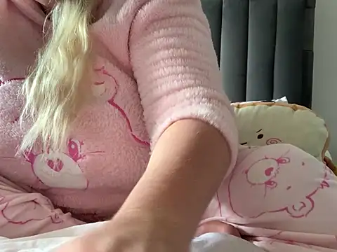 LilMissPeachy's Webcam Show