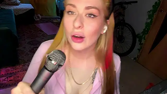 JulianneIbey's Webcam Show