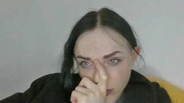 Trinsy_Love – Naživo chatovacia miestnosť