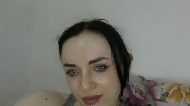Trinsy_Love Adlı Modelin Canlı Sohbet Odası