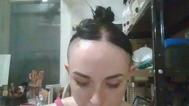 Trinsy_Love élő chatszobája