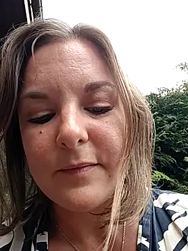 SwedishJennifer Adlı Modelin Canlı Sohbet Odası