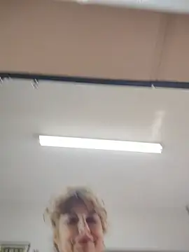 חדר צ'אט בשידור חי של cutewoman67