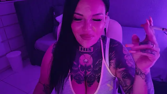 _MelinaCurves_ 现场聊天室