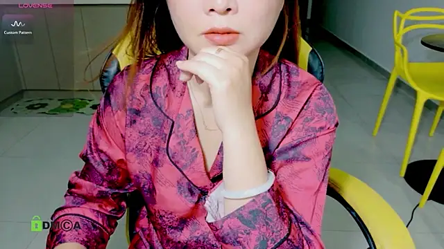 Clumsy_Girl Adlı Modelin Canlı Sohbet Odası