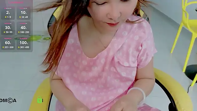 חדר צ'אט בשידור חי של Clumsy_Girl