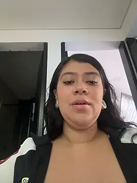 emilyjohanson's Live Chat Room
