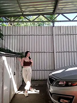חדר צ'אט בשידור חי של GroaningJute