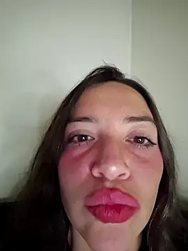 loveuu-bae – Naživo chatovacia miestnosť