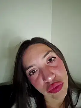 חדר צ'אט בשידור חי של loveuu-bae