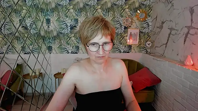 Paris_Cherry Adlı Modelin Canlı Sohbet Odası