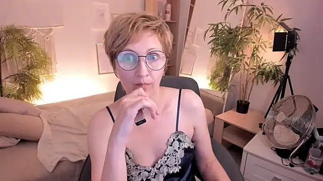 Živá chatovací místnost Paris_Cherry
