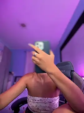 AnastasiaAniess লাইভ চ্যাট রুম