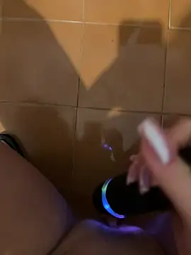 Phòng Chat Trực Tiếp Wet-Pussycat
